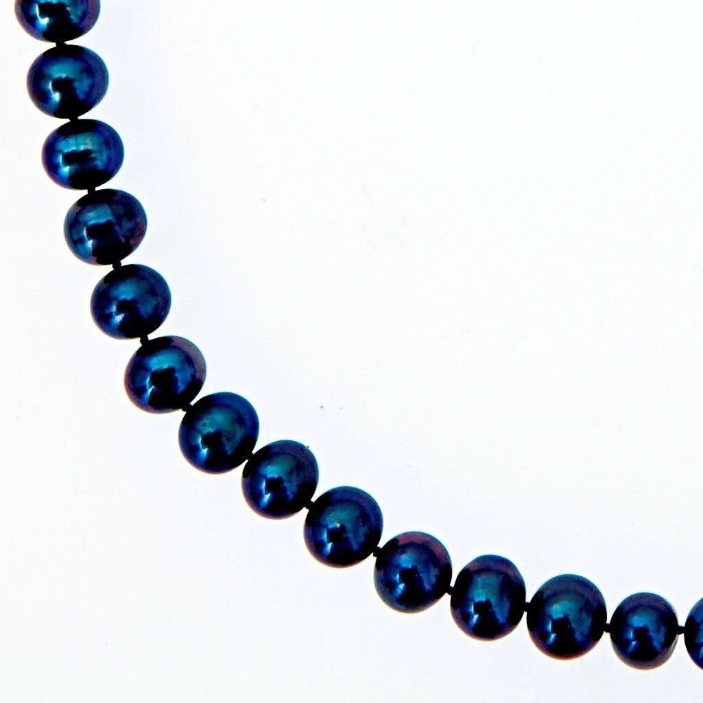 Classic Pearl Necklace | Midnight - Image 4