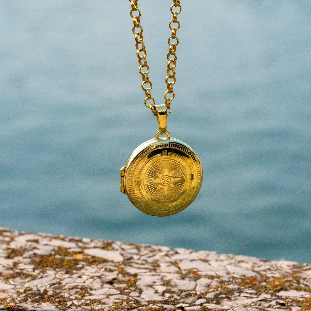 Men's Engravable Compass Locket Gold + Photos - Image 10