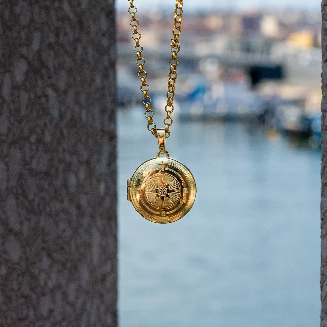 Men's Engravable Compass Locket Gold + Photos - Image 4