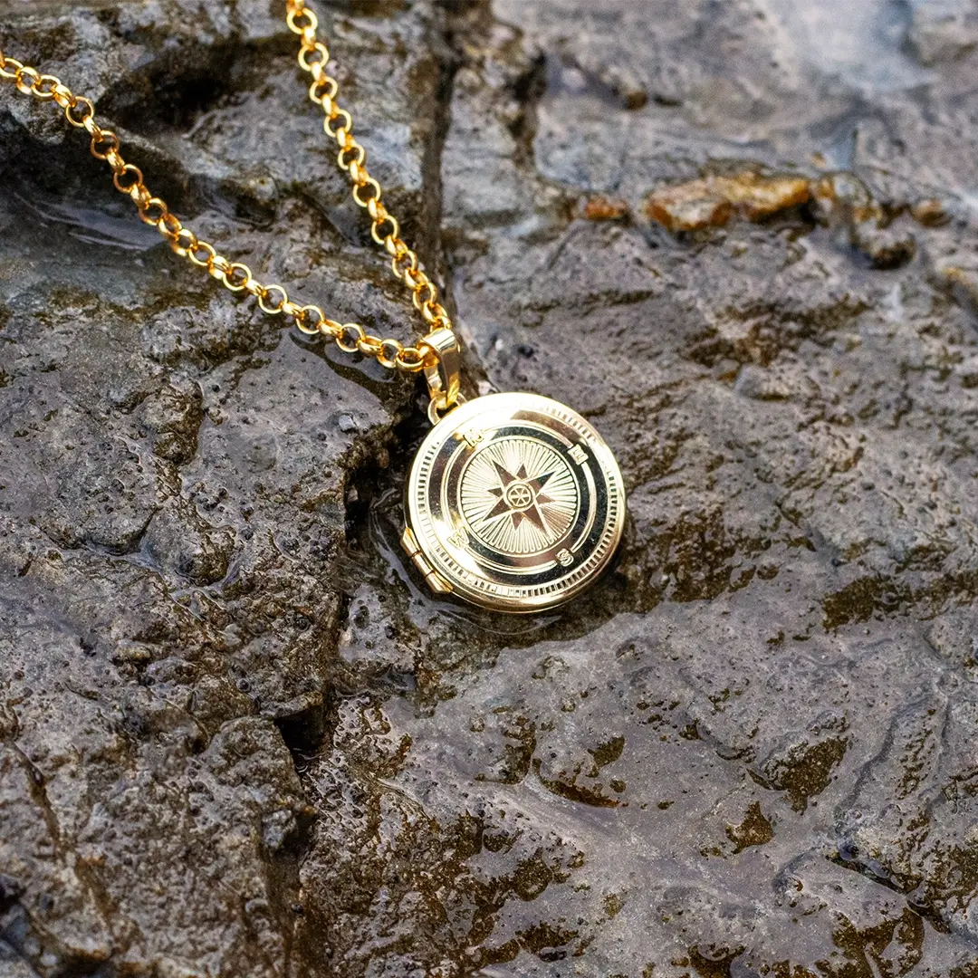 Men's Engravable Compass Locket Gold + Photos - Image 5