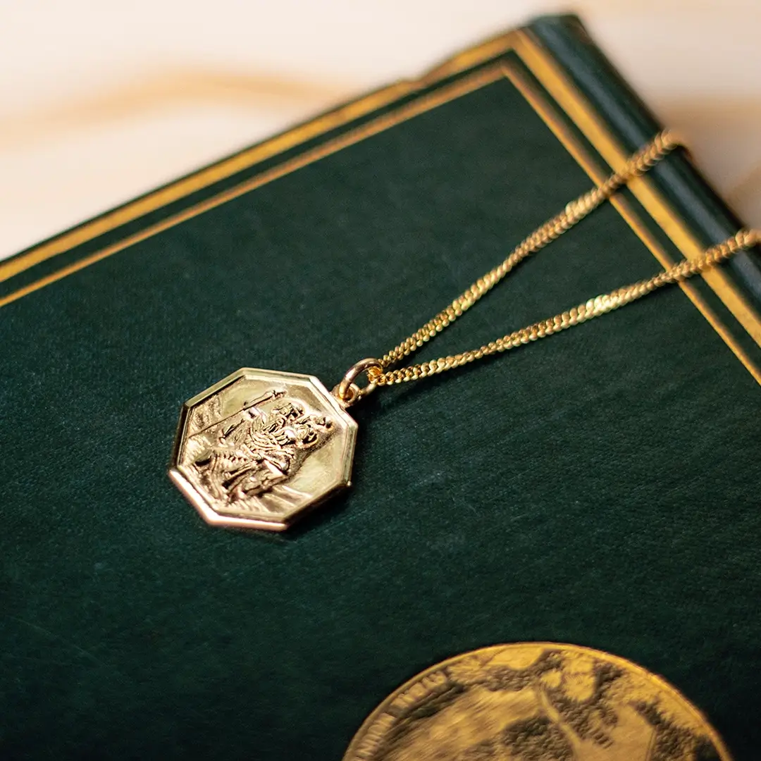 Men's Engravable St Christopher Necklace 9ct Gold - Image 5