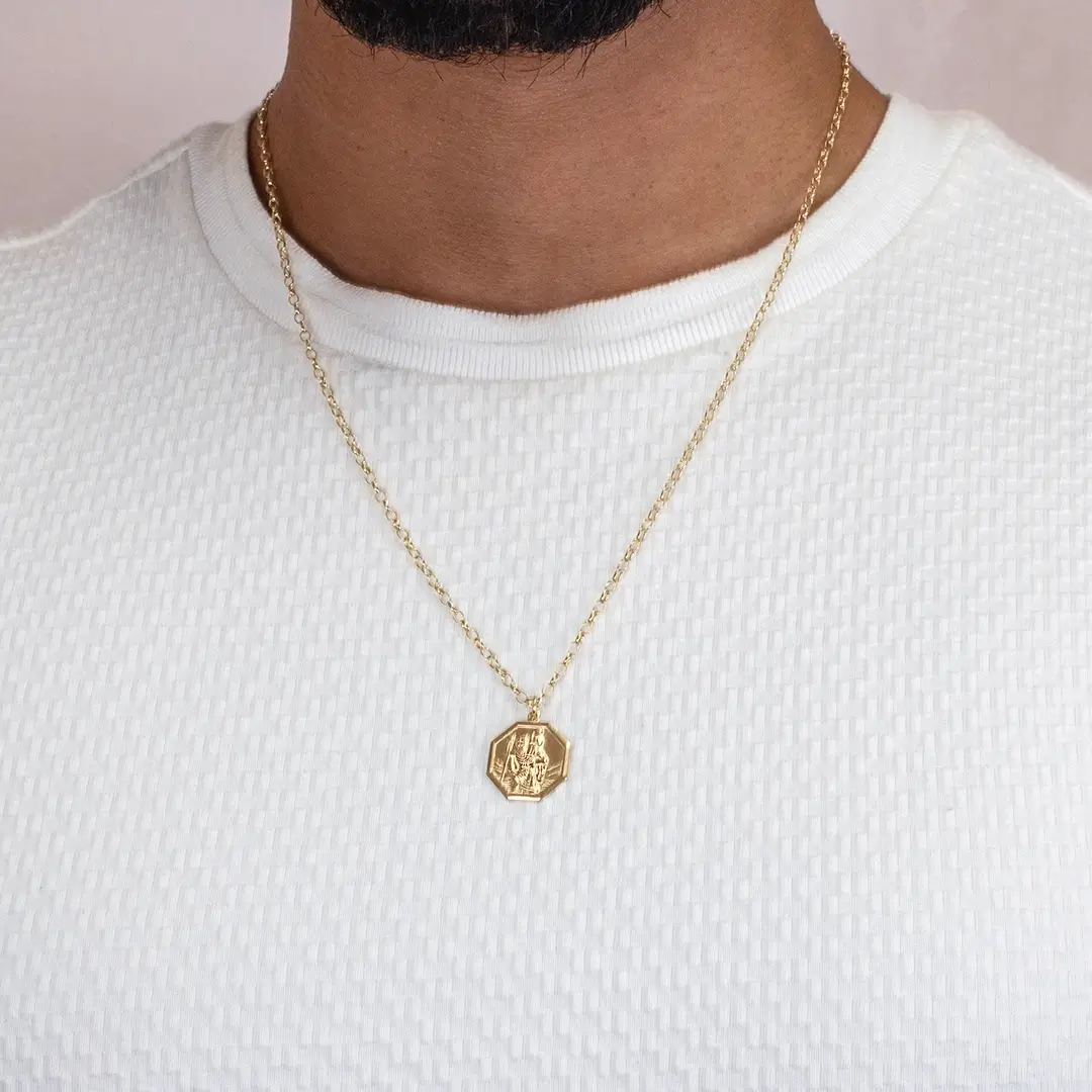 Men's Engravable St Christopher Necklace 9ct Gold - Image 7